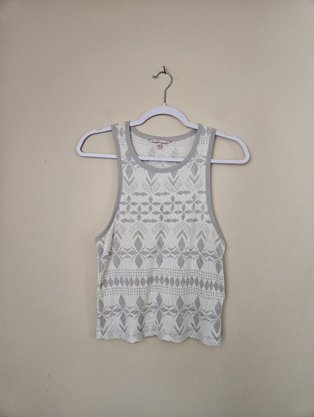 Victoria's Secret Gray & White Patterned Knit Tank, Size Medium